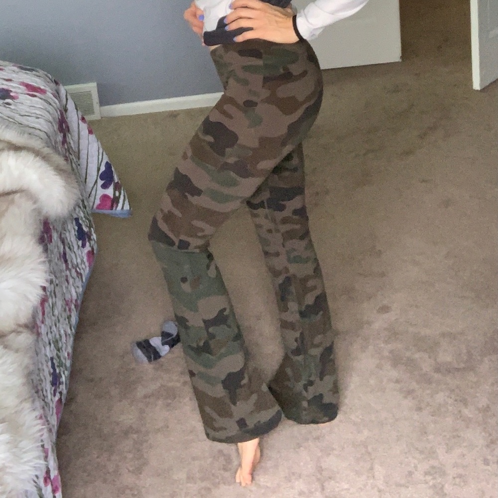 Hard tail camo  low rise boot cut yoga pant